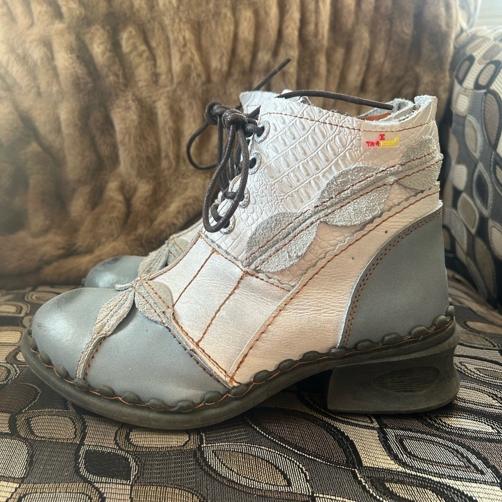 TMA Eyes Boots